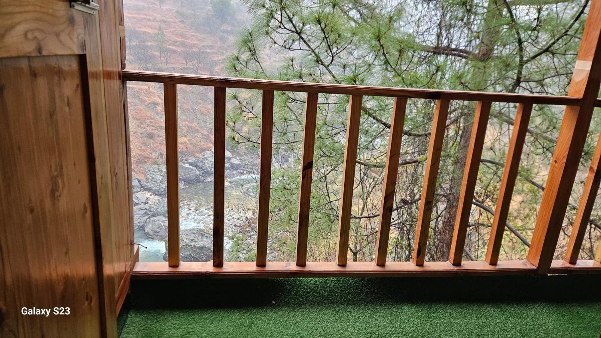 The Fiza Retreat Tirthan Banjār Exterior photo