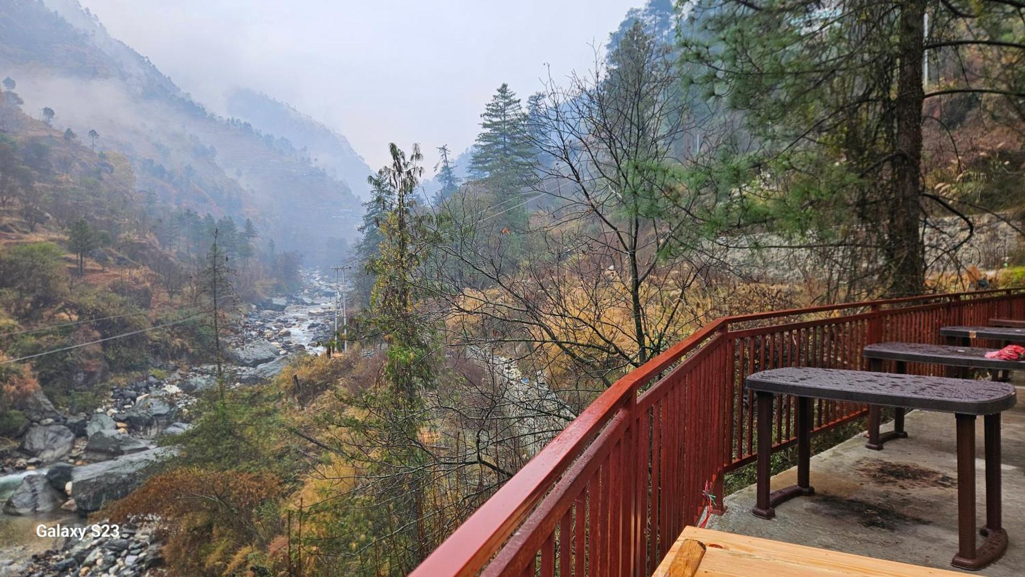 The Fiza Retreat Tirthan Banjār Exterior photo