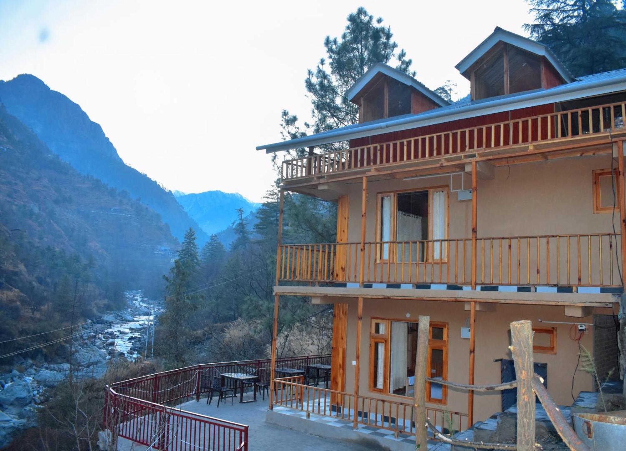 The Fiza Retreat Tirthan Banjār Exterior photo
