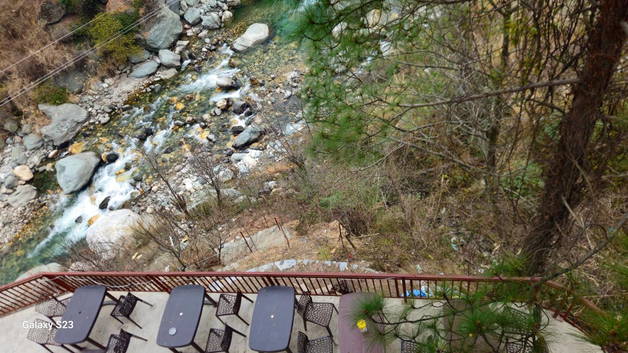 The Fiza Retreat Tirthan Banjār Exterior photo