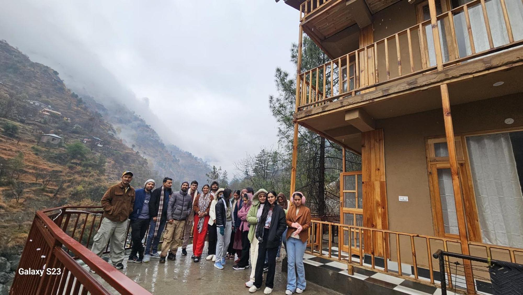 The Fiza Retreat Tirthan Banjār Exterior photo