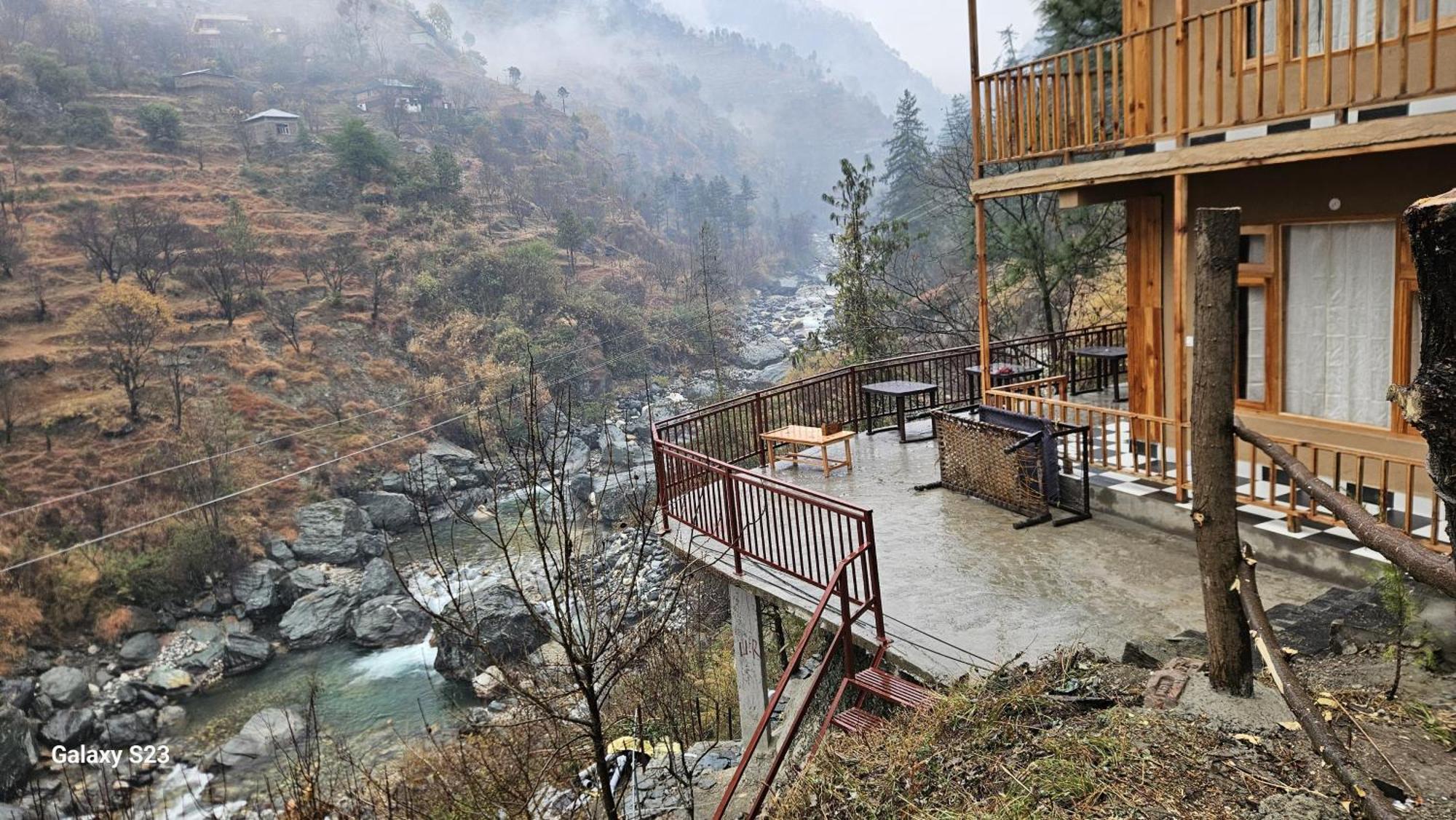 The Fiza Retreat Tirthan Banjār Exterior photo