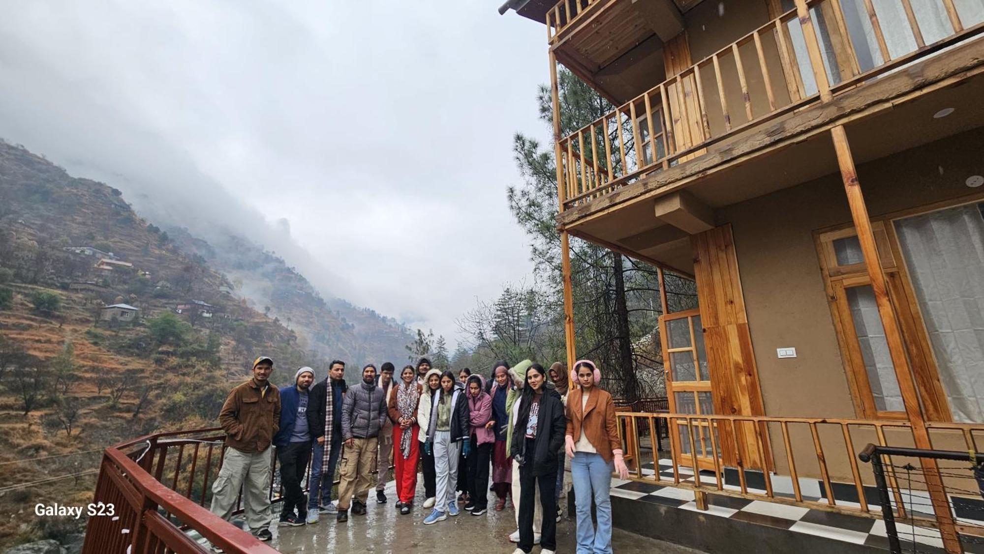 The Fiza Retreat Tirthan Banjār Exterior photo