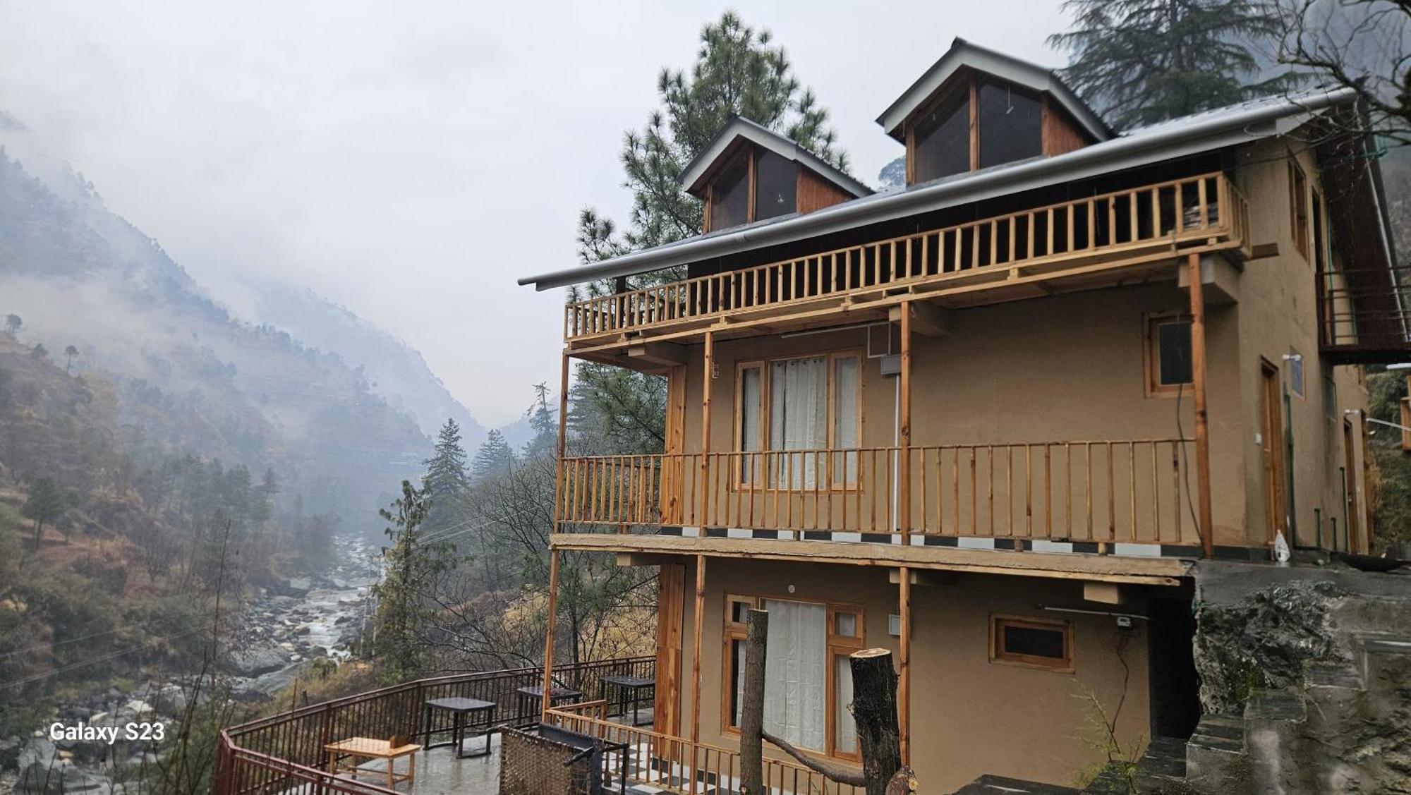 The Fiza Retreat Tirthan Banjār Exterior photo