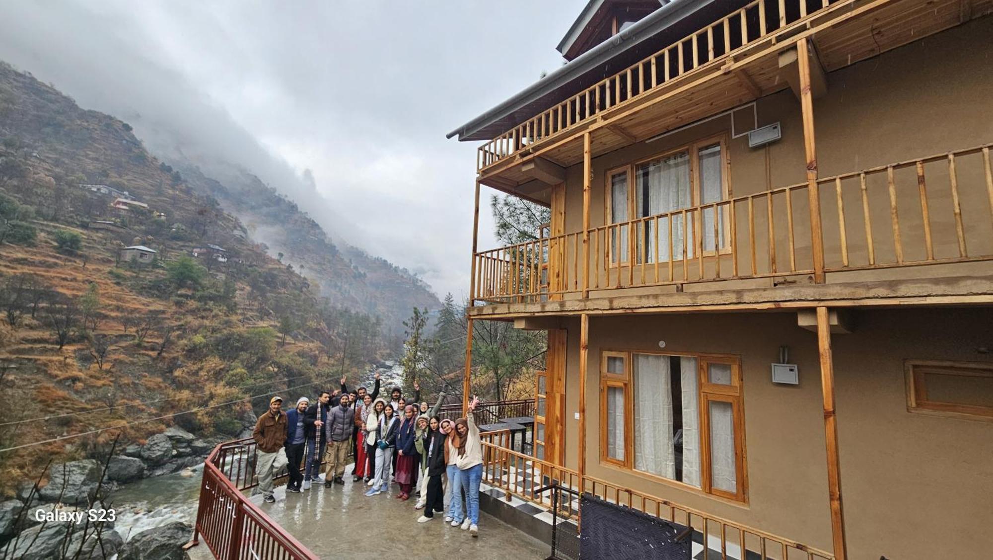 The Fiza Retreat Tirthan Banjār Exterior photo