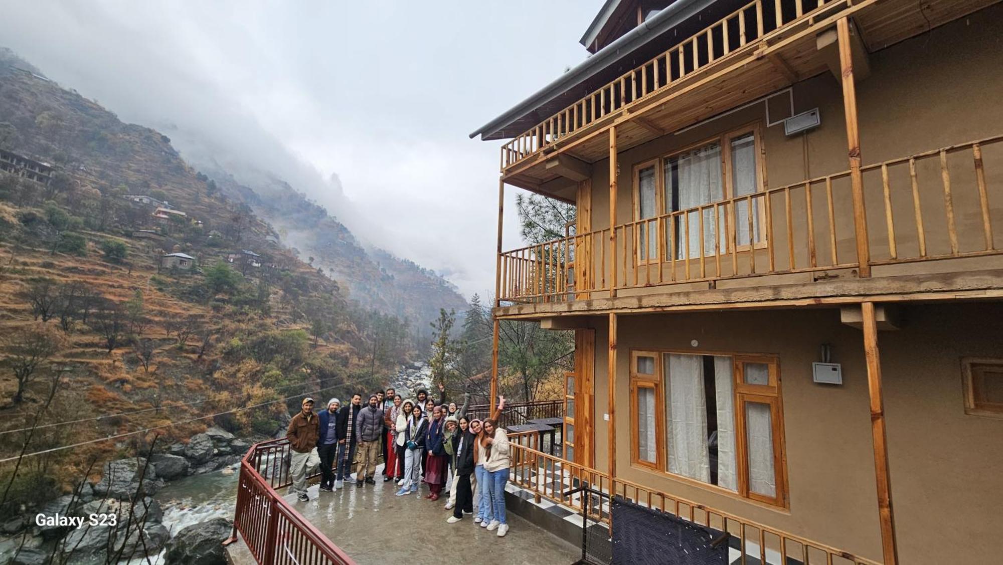 The Fiza Retreat Tirthan Banjār Exterior photo