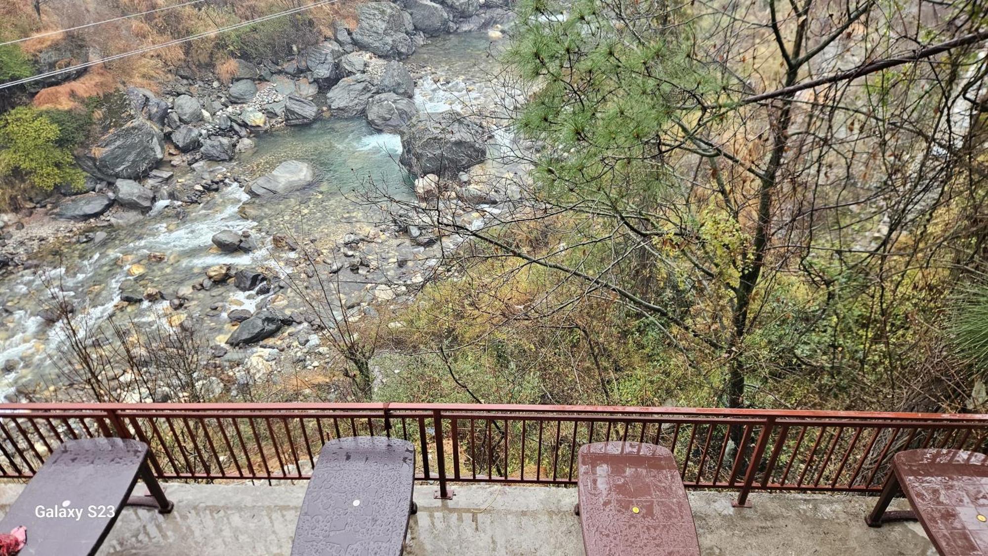The Fiza Retreat Tirthan Banjār Exterior photo