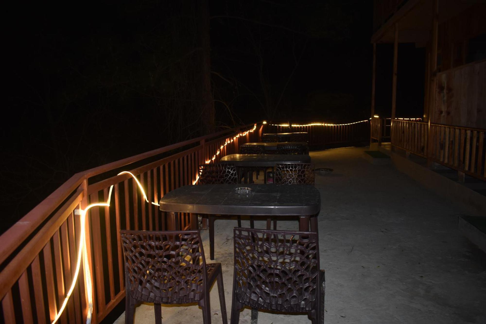 The Fiza Retreat Tirthan Banjār Exterior photo