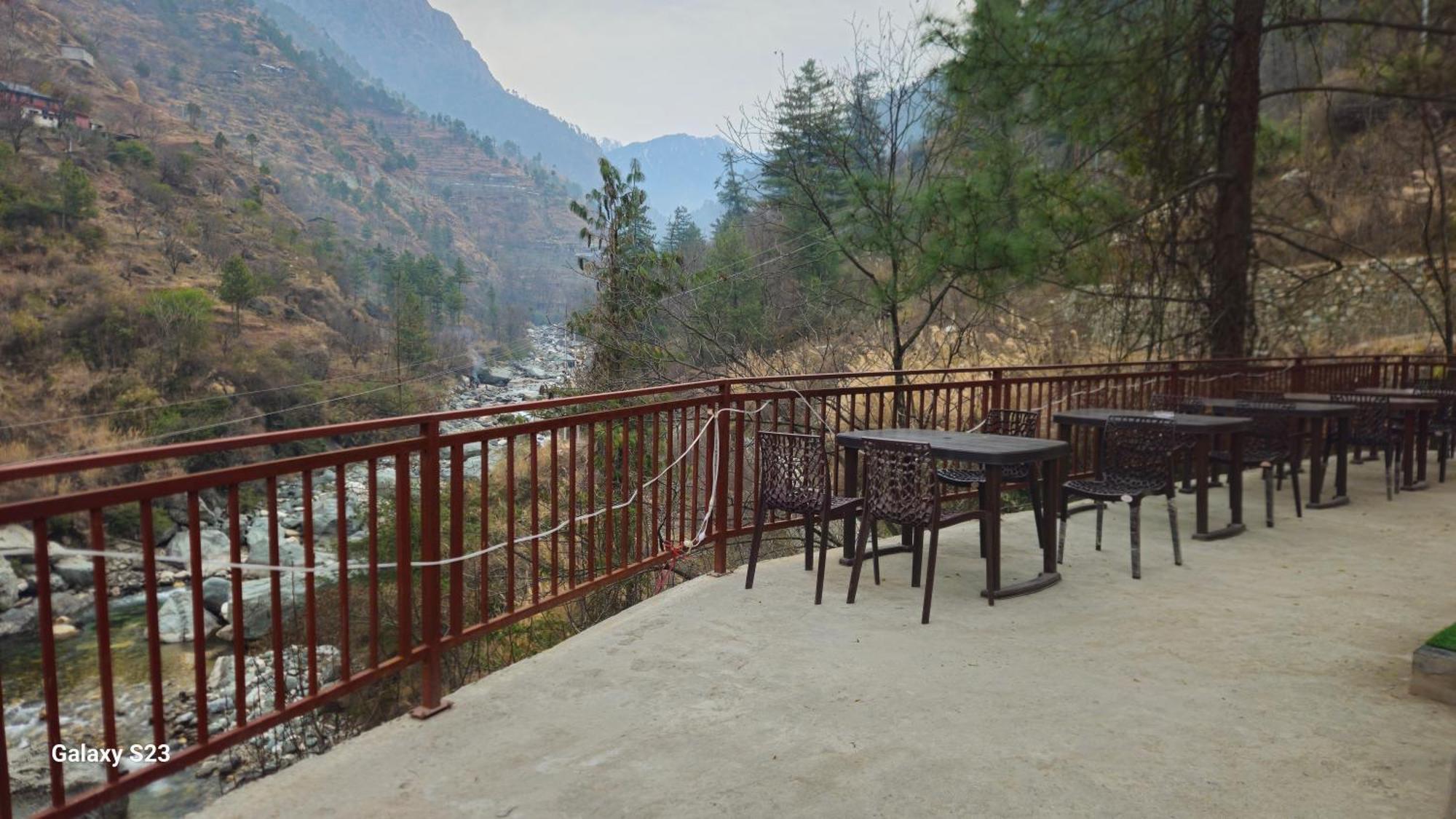 The Fiza Retreat Tirthan Banjār Exterior photo