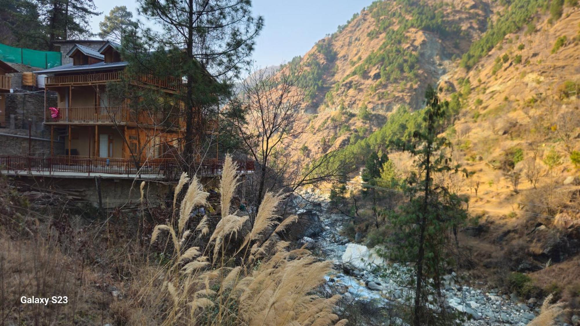 The Fiza Retreat Tirthan Banjār Exterior photo