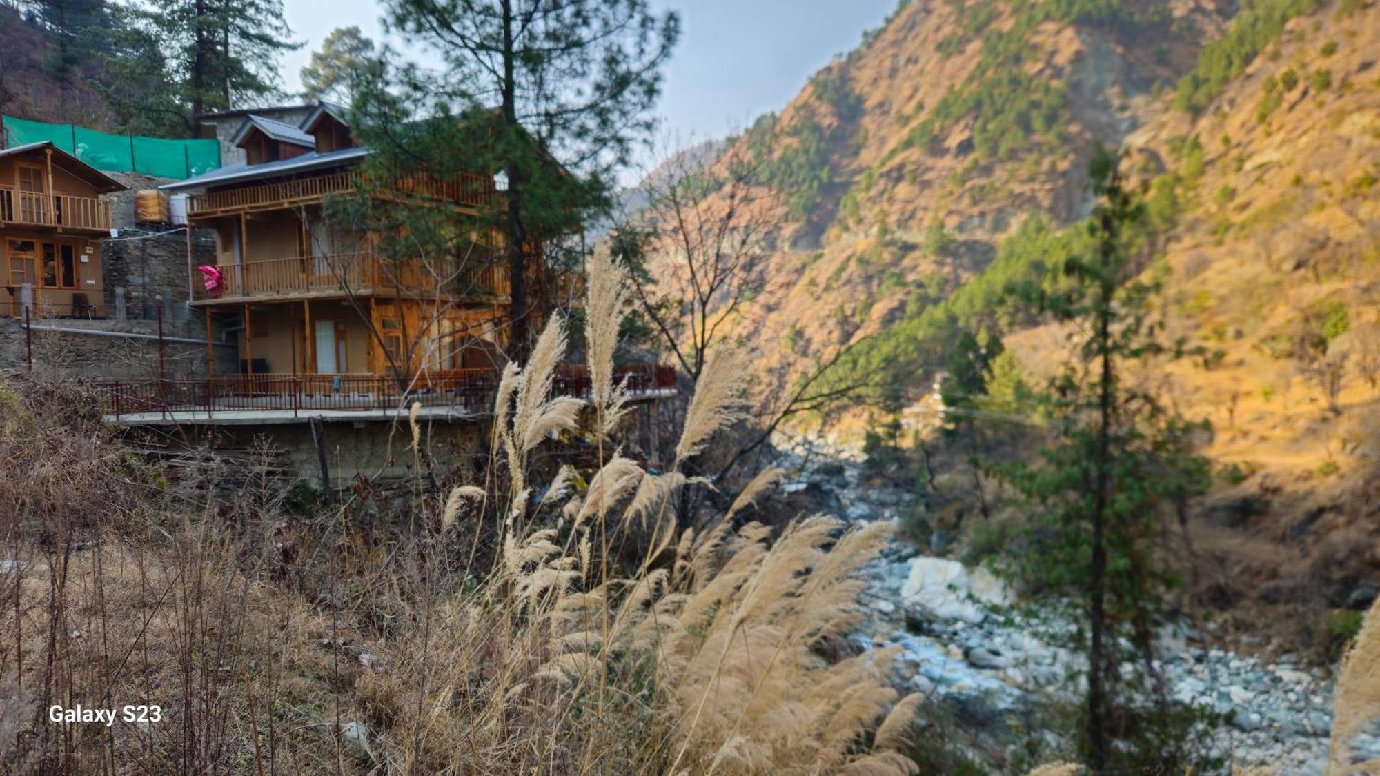 The Fiza Retreat Tirthan Banjār Exterior photo