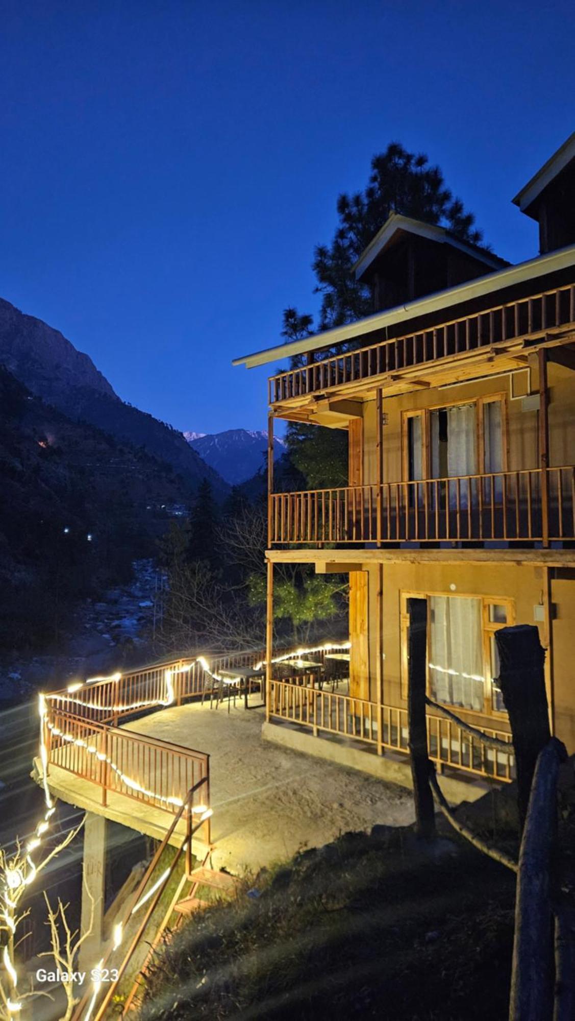 The Fiza Retreat Tirthan Banjār Exterior photo